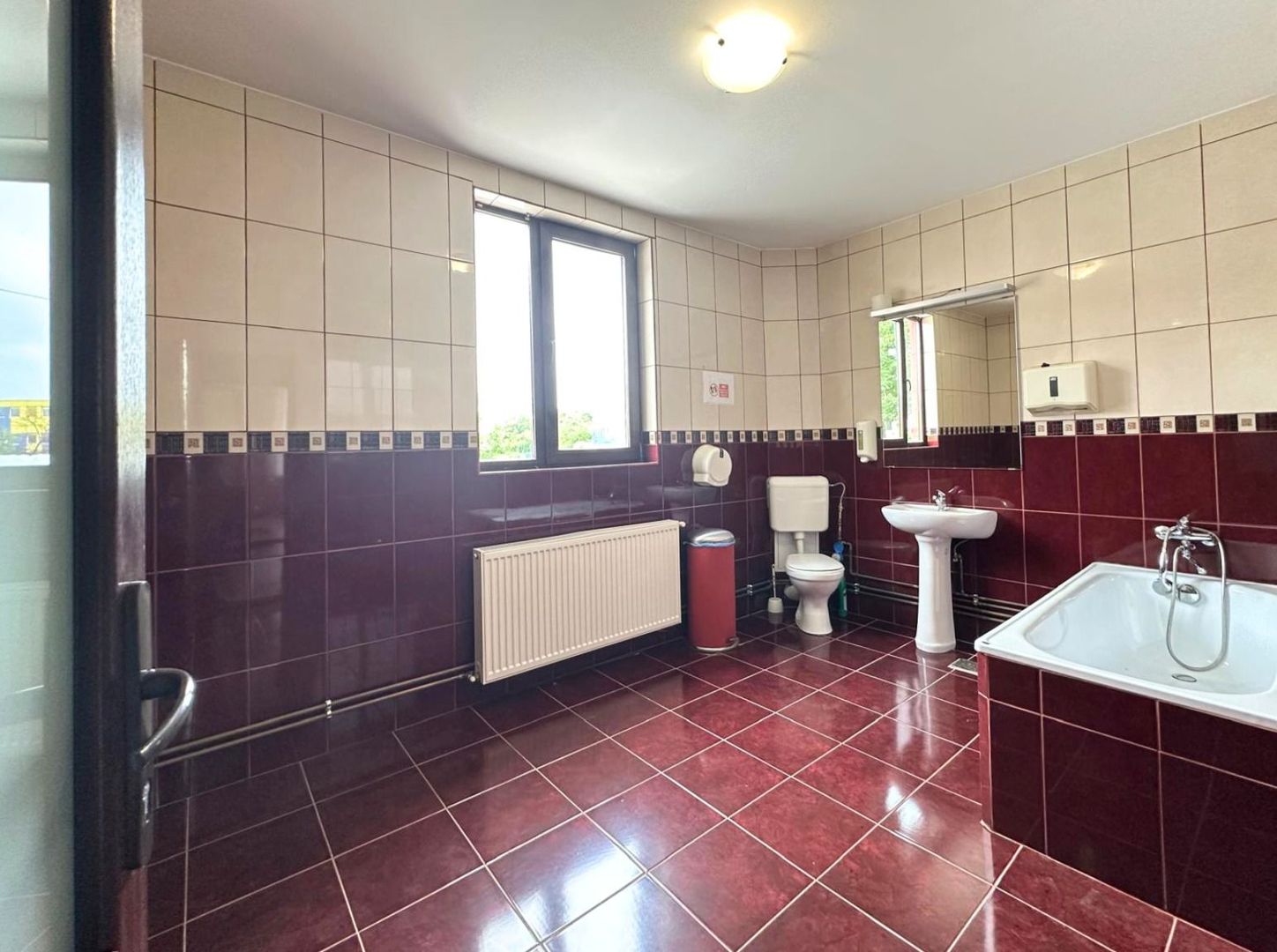 Inchiriere casă complet renovată cu 4 camere  Băneasa, Sector 1 - imaginea 21