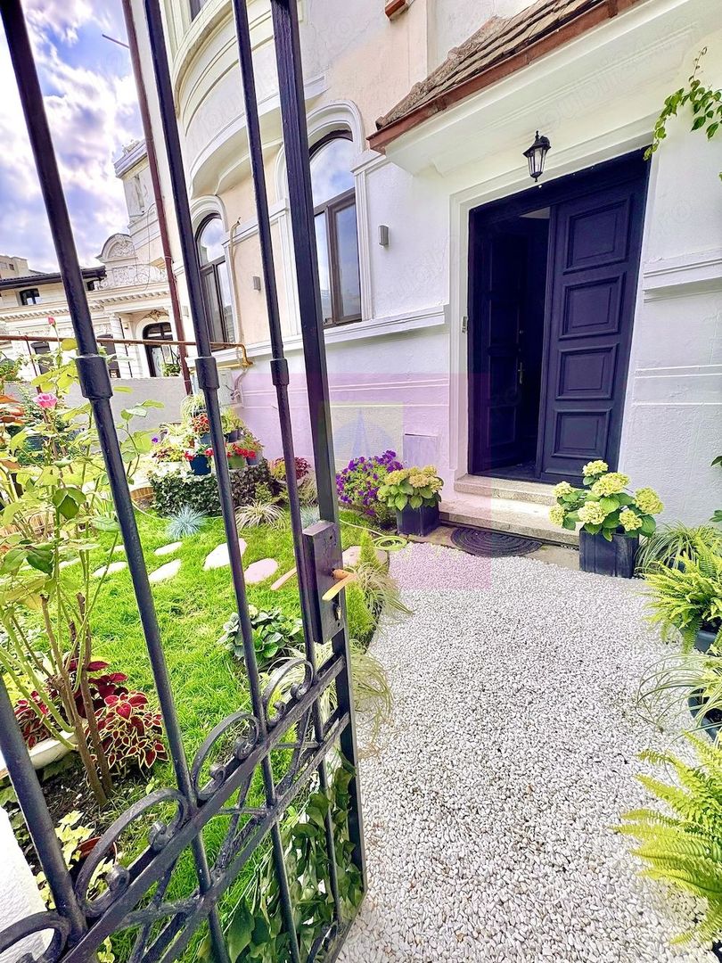 Proprietate deosebită în centrul istoric | 4 camere si mansardă - imaginea 3