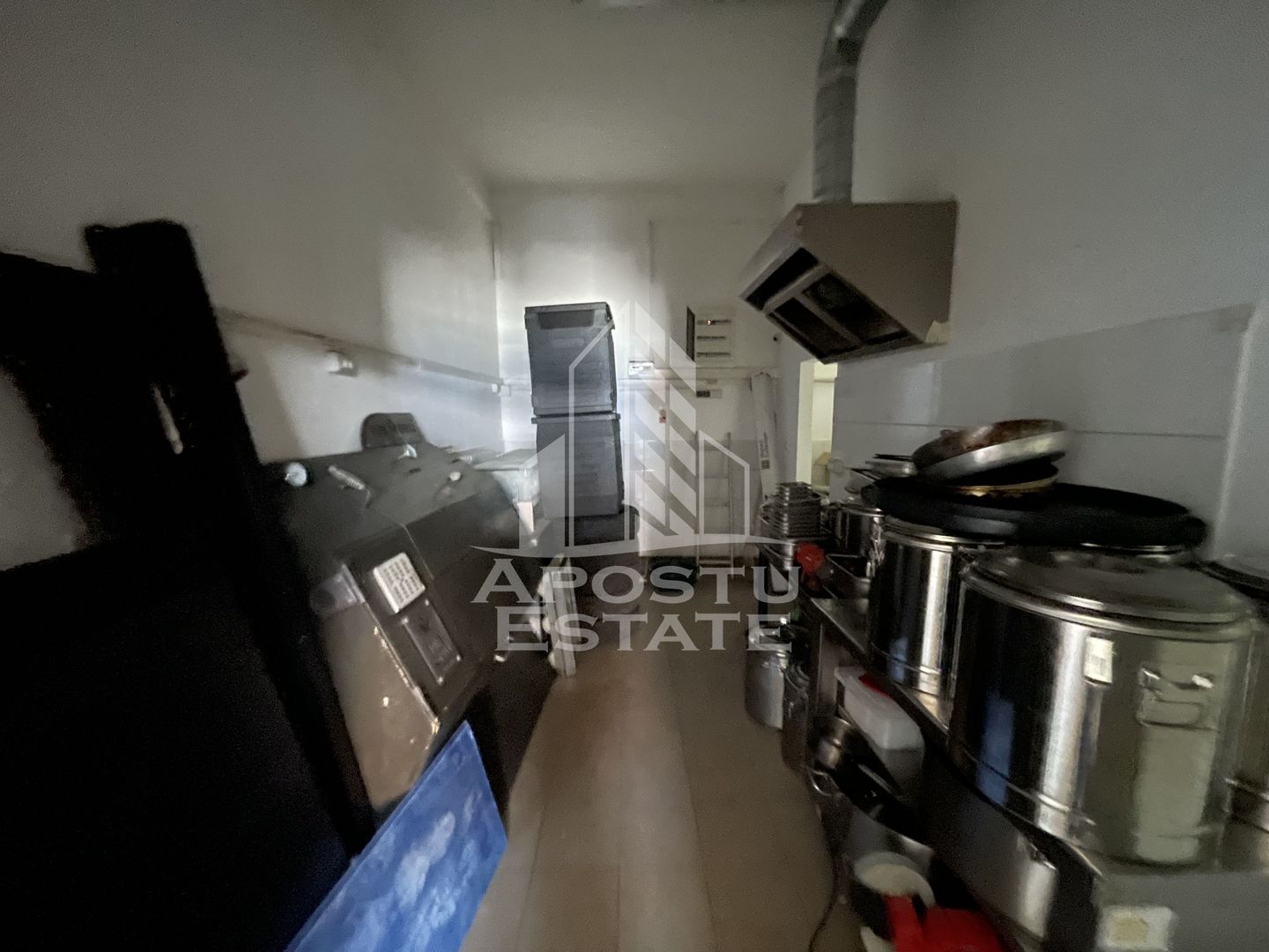 Spatiu comercial de inchiriat 49 mp , intrare din strada, Girocului. - imaginea 3