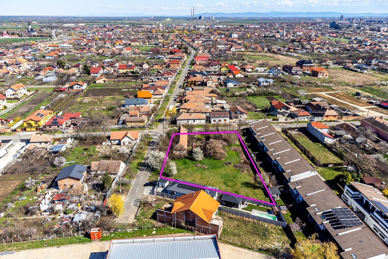 Teren de 2.782 mp. Perfect pentru parcelare și construcție de case