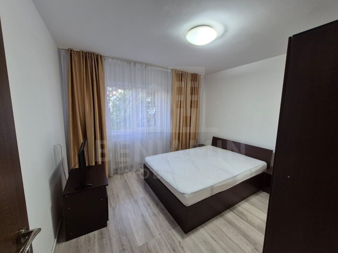 2Decomandate-Etaj2-Aer Conditionat-Mobilat-Utilat-Rovine-Posta - imaginea 2