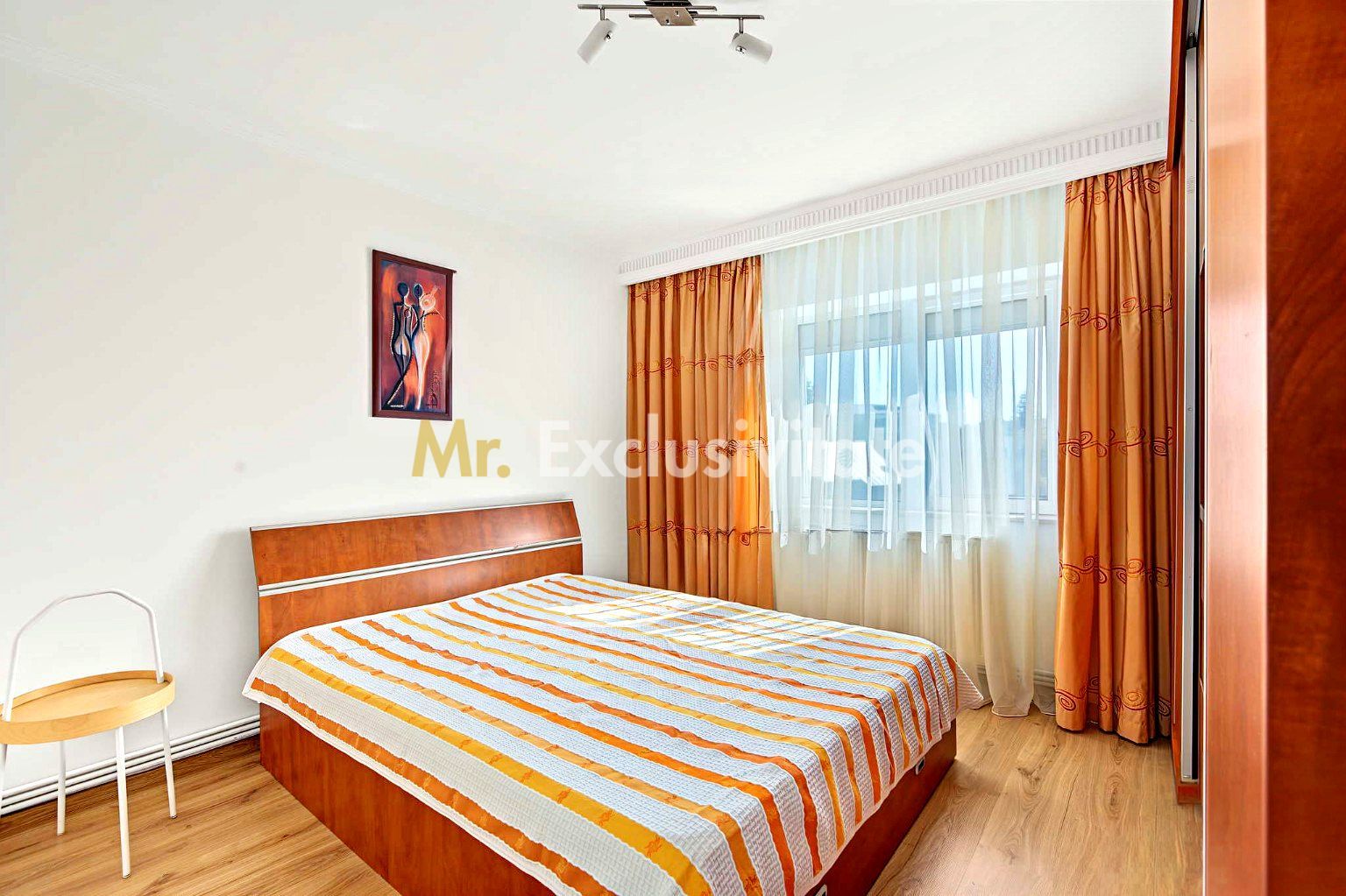 Central-Eremia, ap. 3 camere, 2 băi + boxă,proaspăt zugrăvit, et.2 - imaginea 8