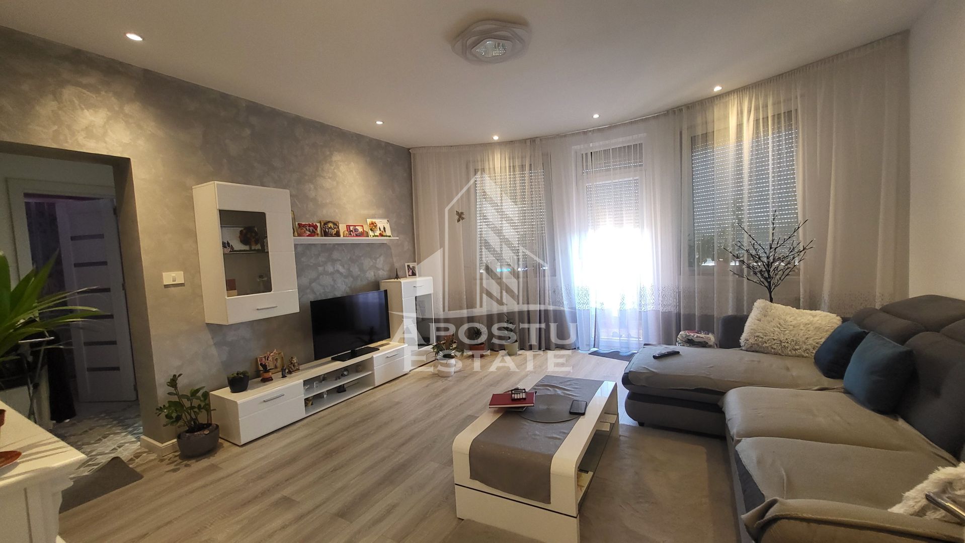 Apartament cu 3 camere,2 bai,renovat,complet mobilat utilat,Girocului