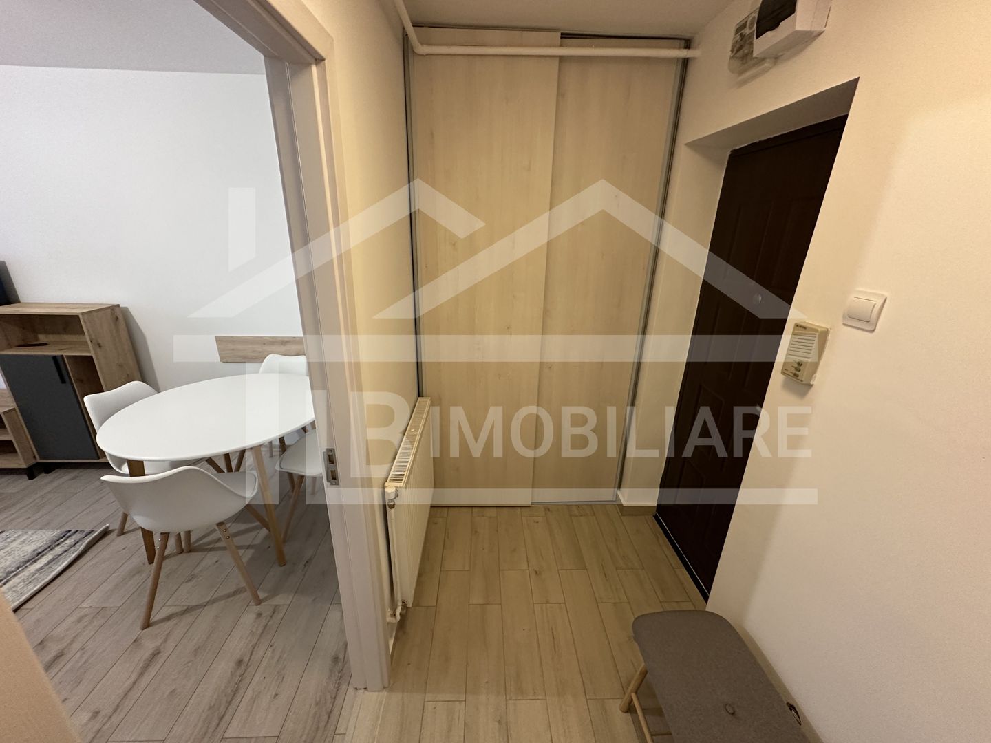 Apartament cu 2 camere, 40mp, Zona Semi-Central - imaginea 5