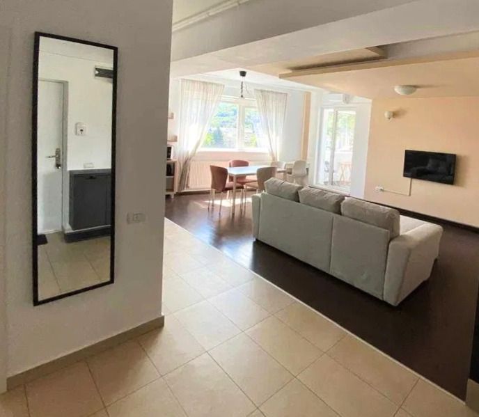 Un apartament care bifează exact ce contează spațiu lumină liniște și parcare - imaginea 4