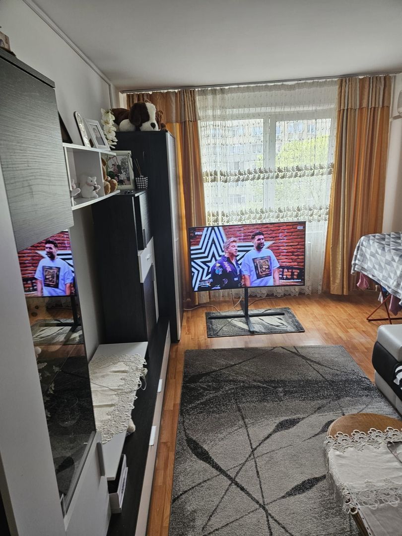 Vand apartament 3 camere Crangasi