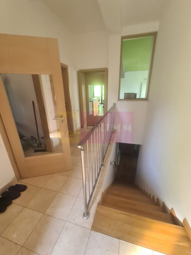 Vila de vanzare cu 6 camere in Cornu (teren 6.600 mp)