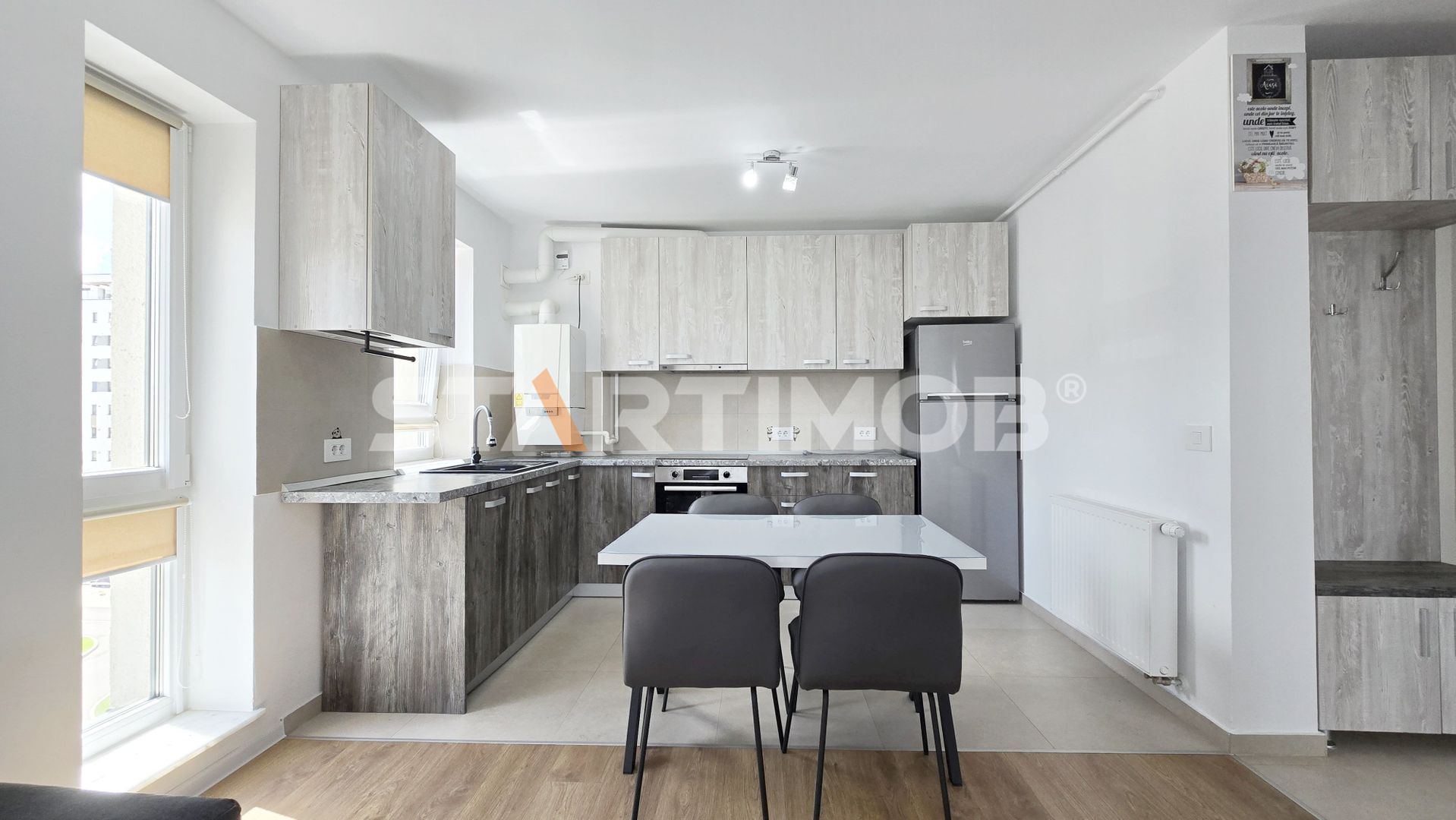 Apartament mobilat Coresi cu parcare si boxa