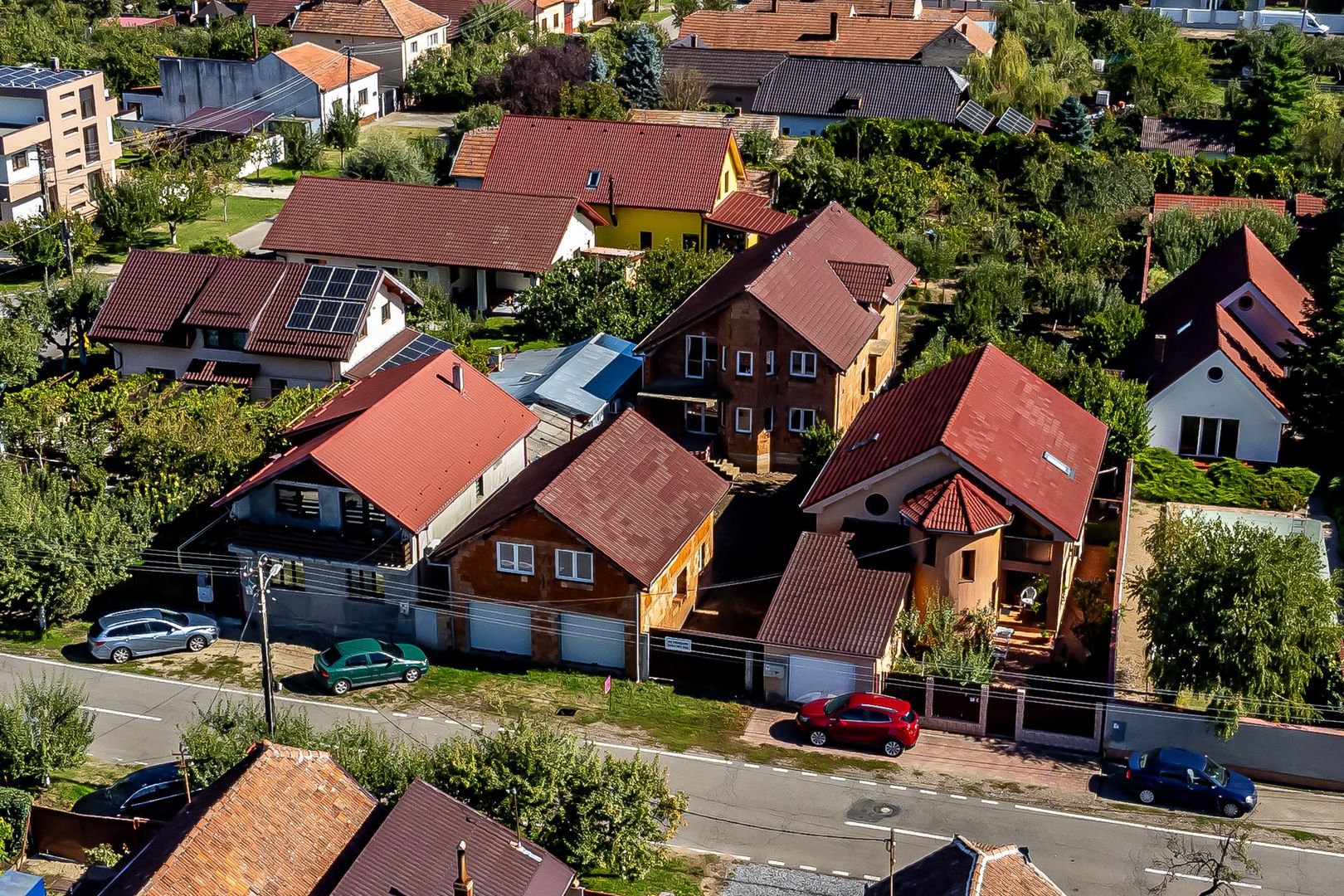 Vila impresionanta la rosu, personalizeaza-ti casa ideala