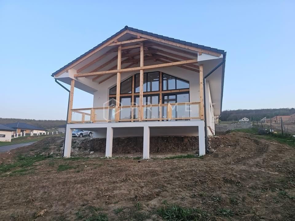 Vilă chalet modern cu perete panoramic de sticlă - Livezeni, Mureș - imaginea 5