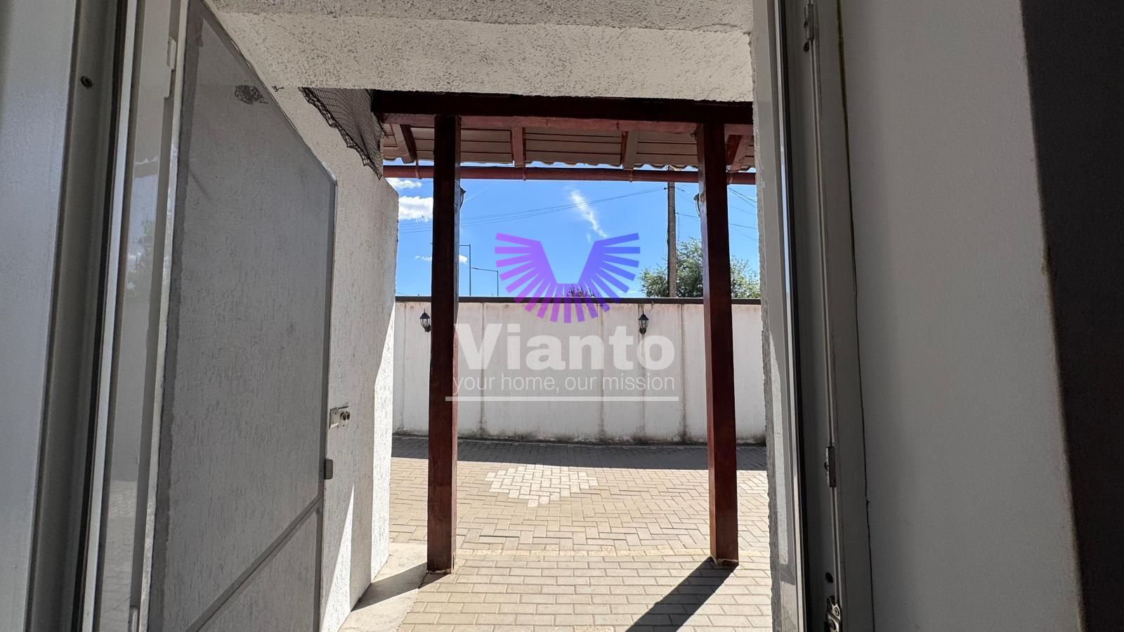 Casa Individuala de Inchiriat 5 Camere - Curte cu Zona de Barbeque-Gusterita