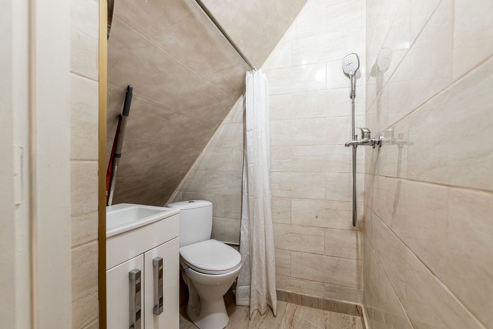 Imagine 11 - Apartament la cheie cu 2 camere la casa in Parneava Comision 0%