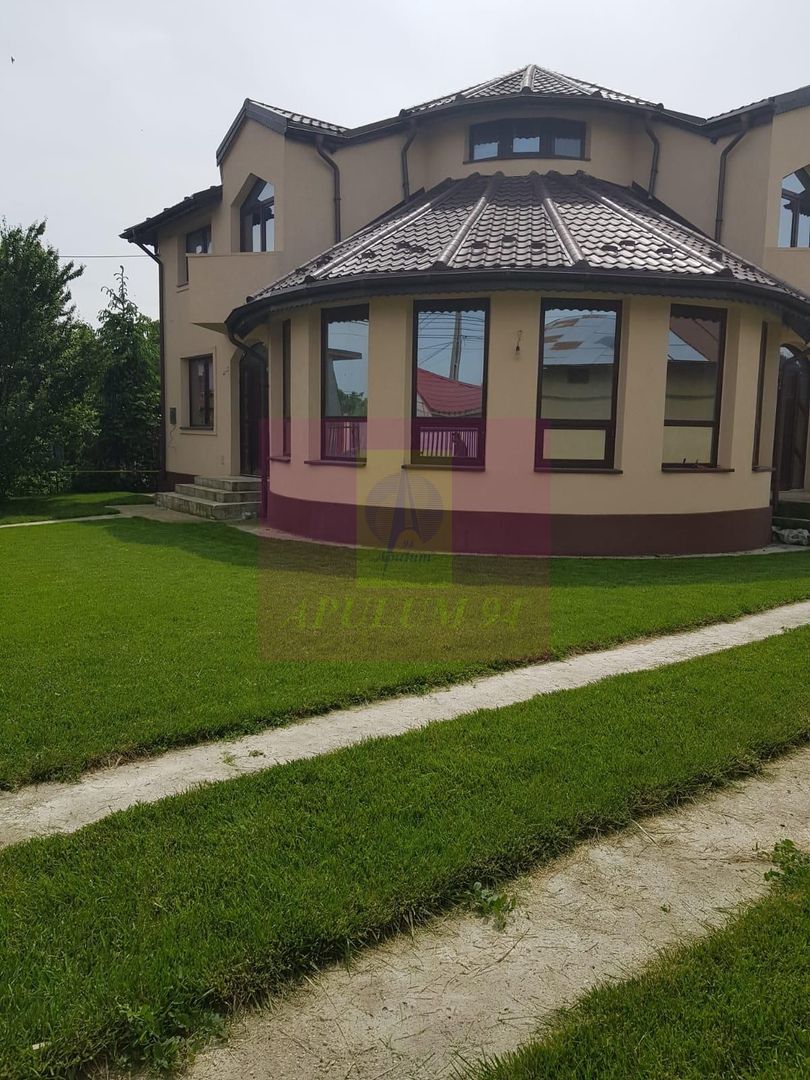 Vilă individuală cu arhitectură elegantă și grădină generoasă | 5 came - imaginea 4