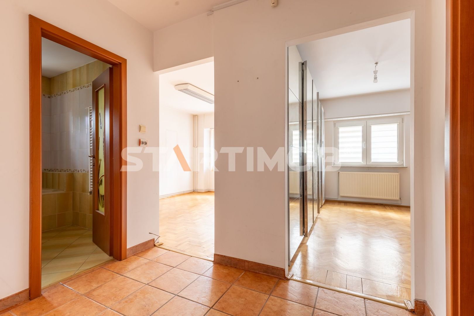 Apartament 3 camere  cu boxa si parcare