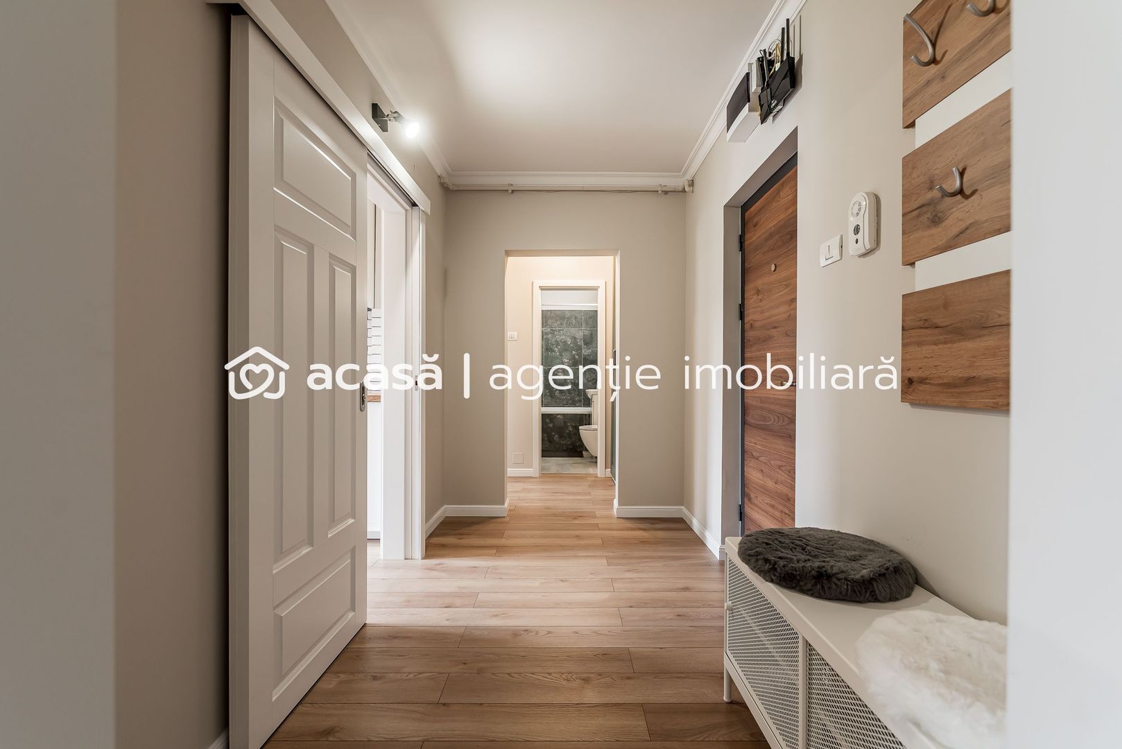 Imagine 3 - Apartament ultrafinisat la cheie cu 2 camere decomandat Piata Mica