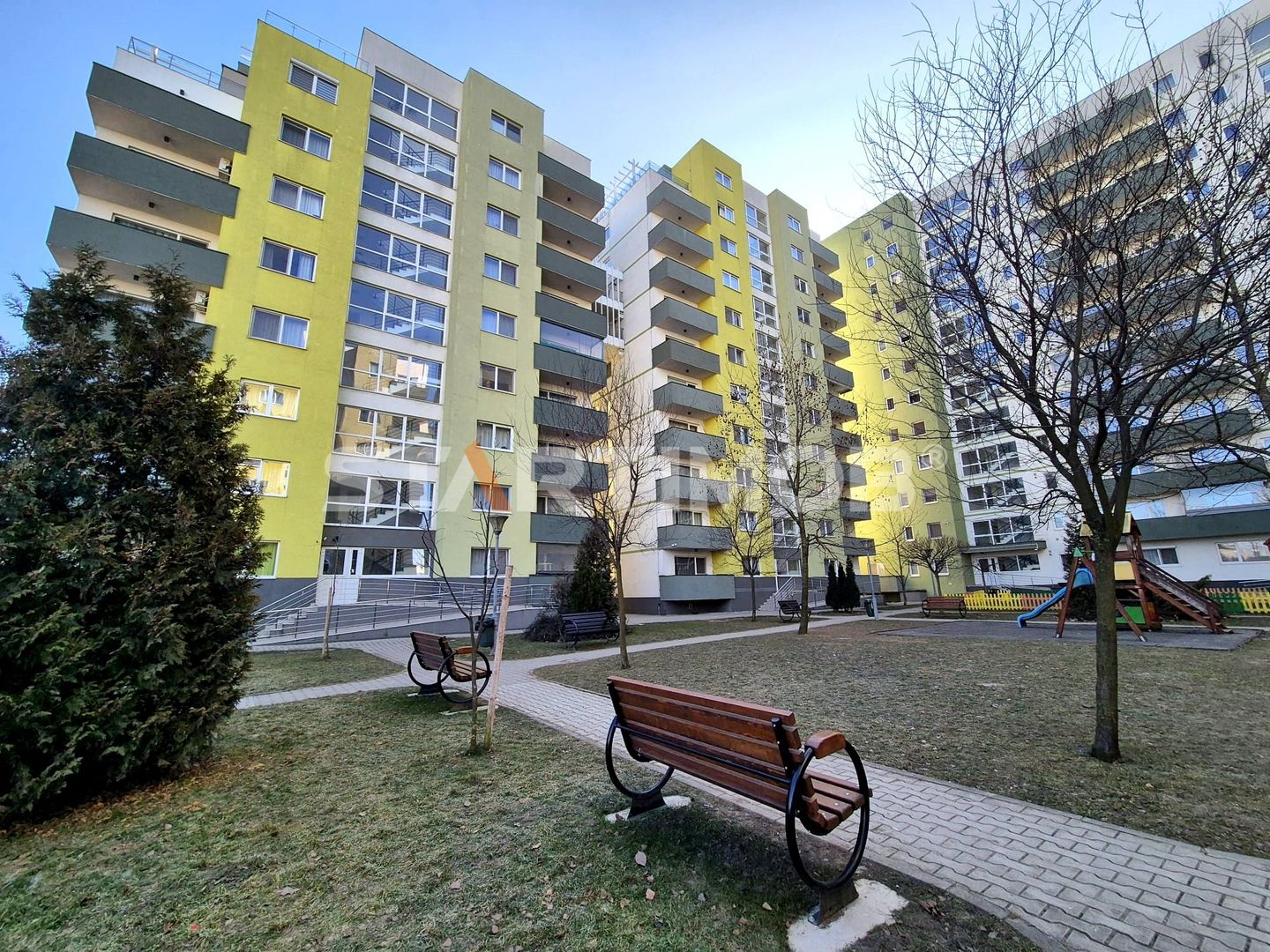 Studio cu parcare si boxa Coresi