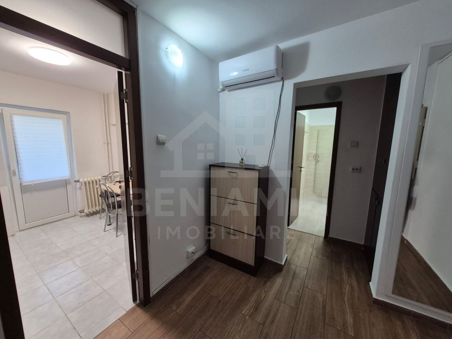2Decomandate-Etaj2-Aer Conditionat-Mobilat-Utilat-Rovine-Posta - imaginea 4