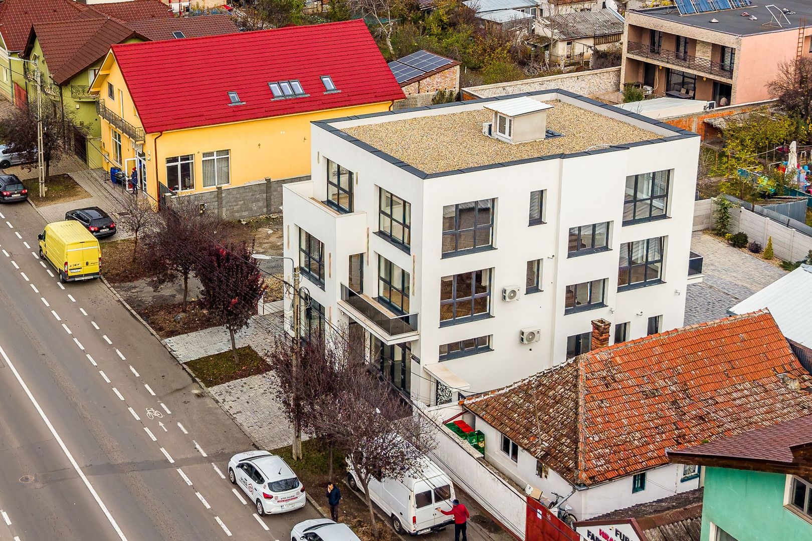 Imagine 2 - Clădire nouă P+2 cu showroom și birouri în Arad