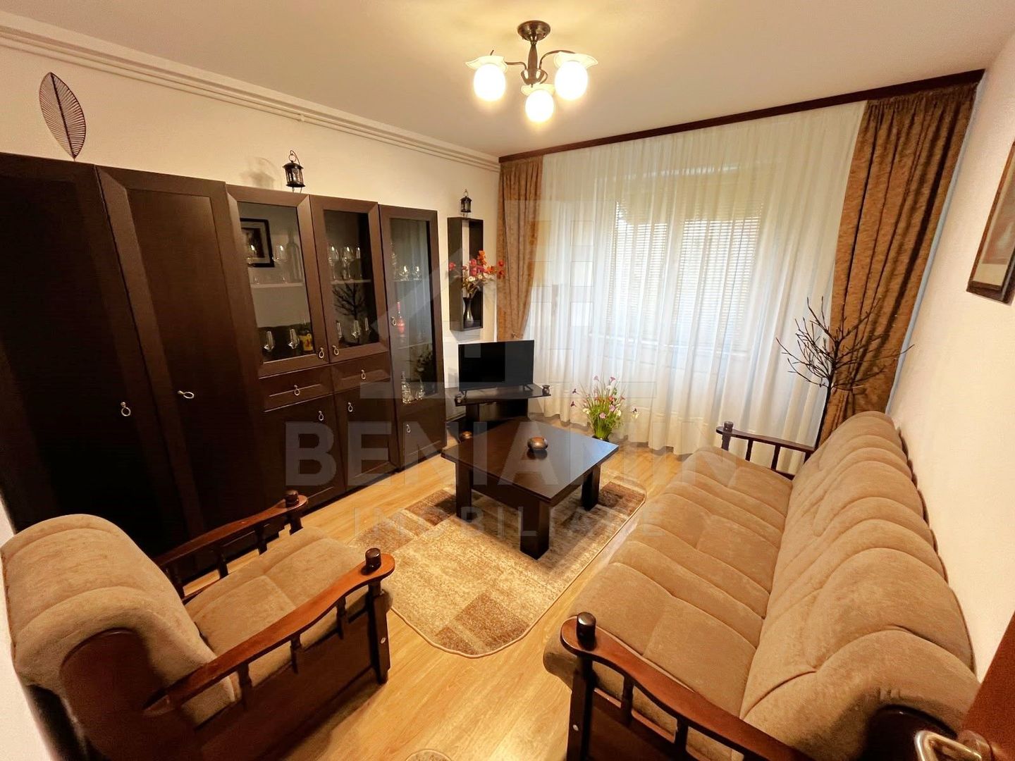 2Decomandate-35mp-Mobilat-Utilat-Renovat-Centrala-Universitate Brasov