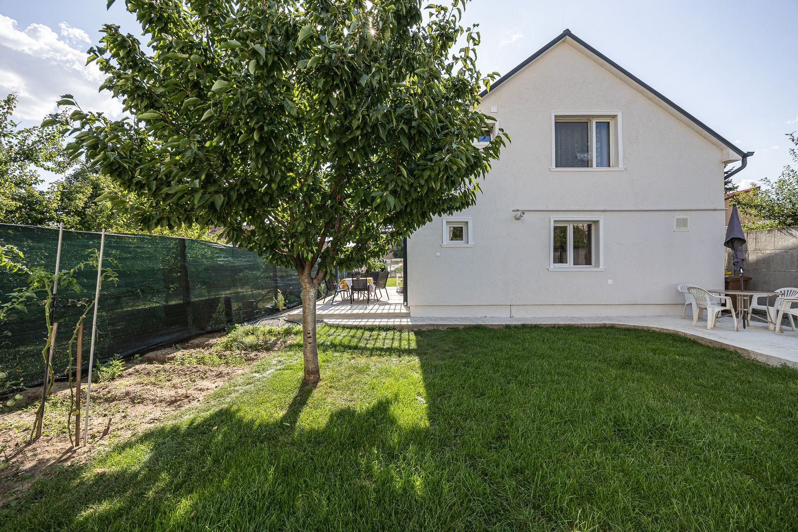 Casă spațioasă, 2 dormitoare,  terasă – zona Lebăda, comision 0%