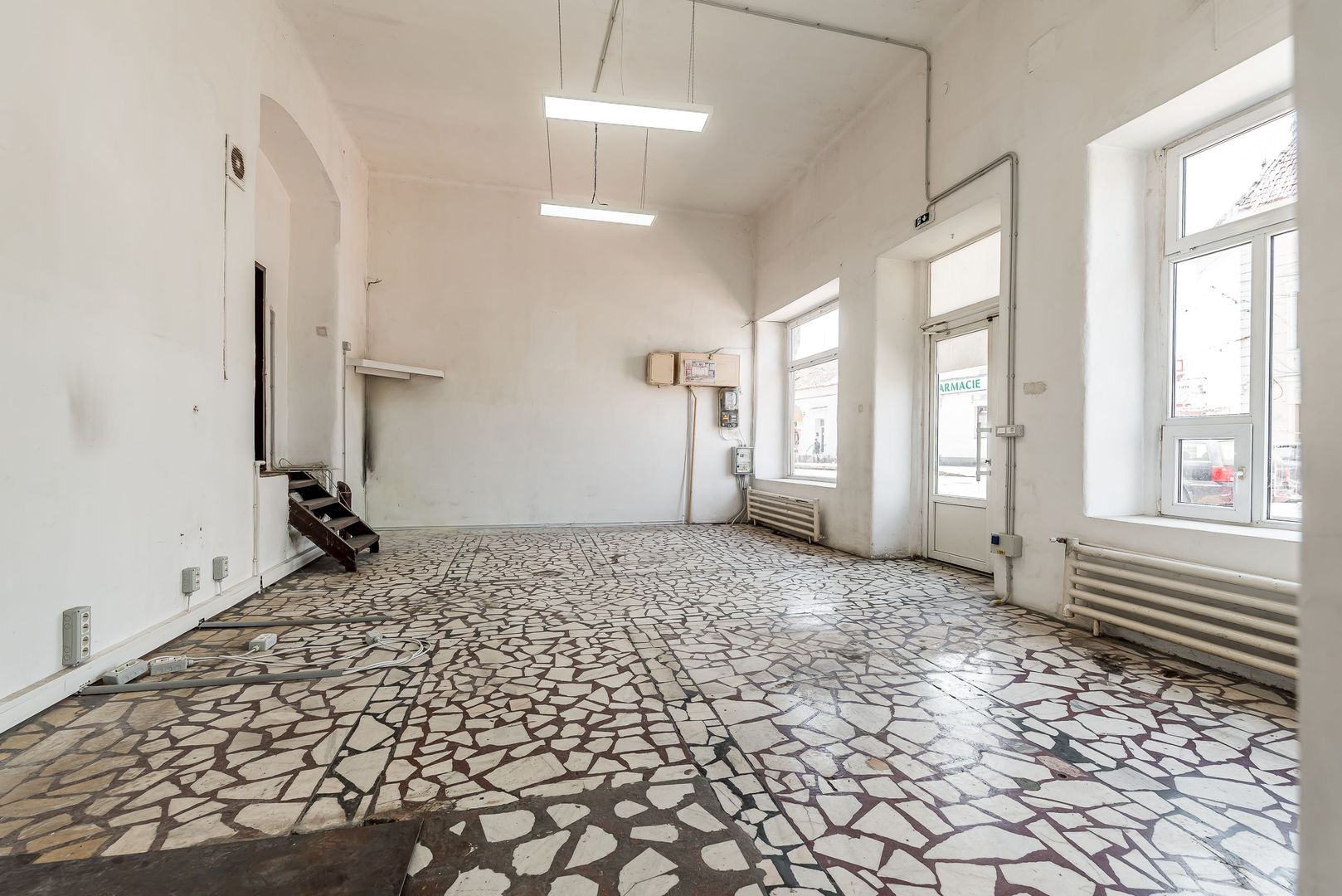 Imagine 2 - REZERVAT! Spatiu comercial ,cu vitrina de  in zona Boul Rosu.