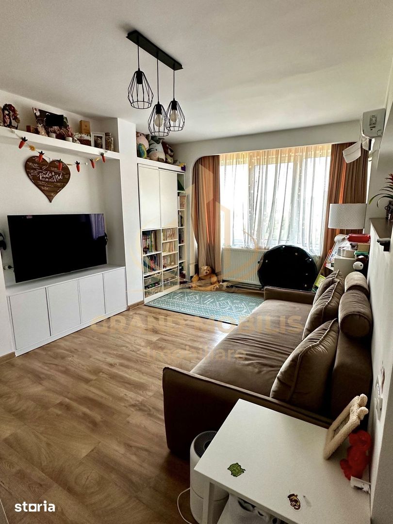 Apartament cu 4 camere si 2 bai | 84 mp | decomandat | zonă centrală