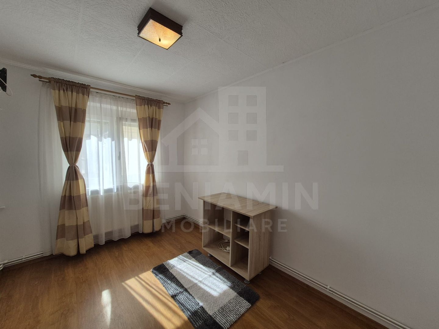 3Camere-50mp-Etaj3- Centrala Termica-50mp-Aer Conditionat-Cv9-Materna - imaginea 2