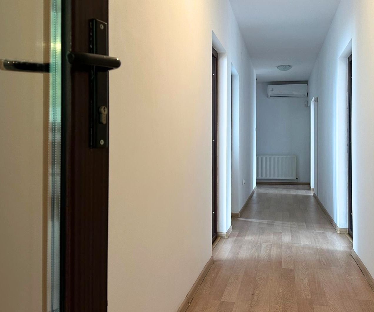 Inchiriere casă complet renovată cu 4 camere  Băneasa, Sector 1 - imaginea 4