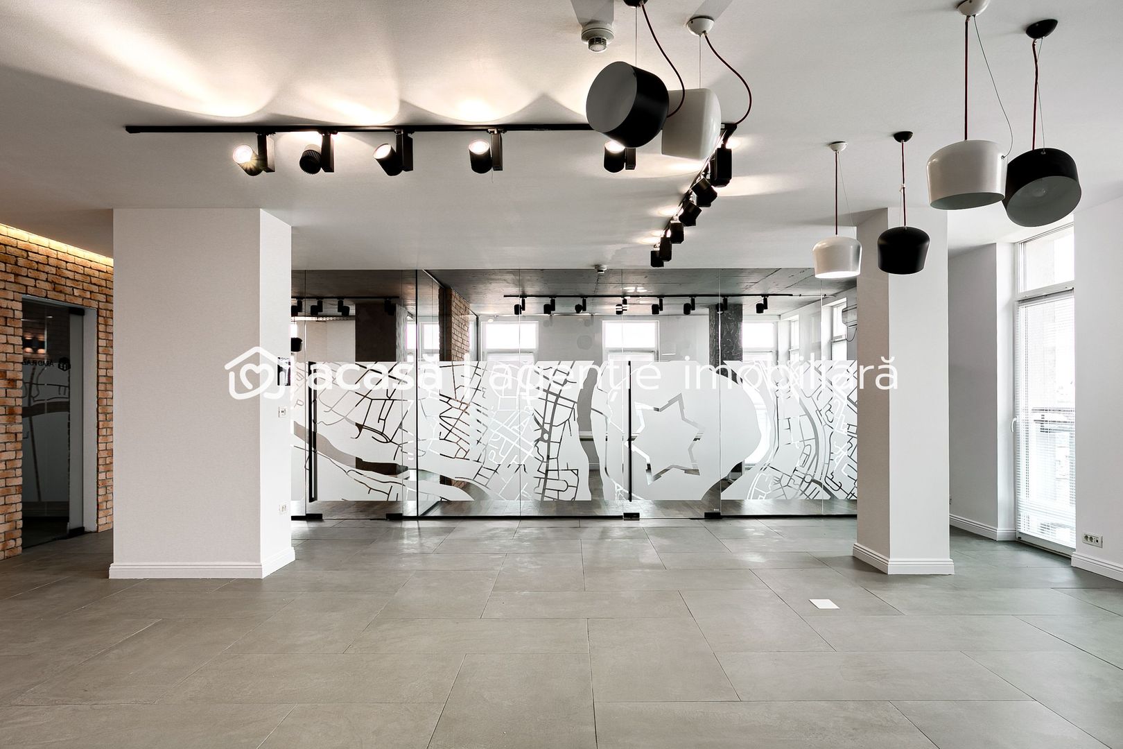 De închiriat - Spațiu ultracentral de birouri în Arad cu parcare