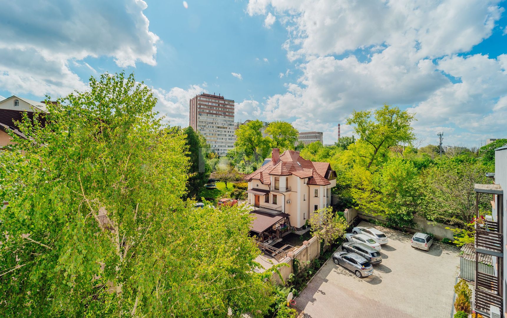 De vinzare Apartament 2 camere si balcon + living cu logie - imaginea 14