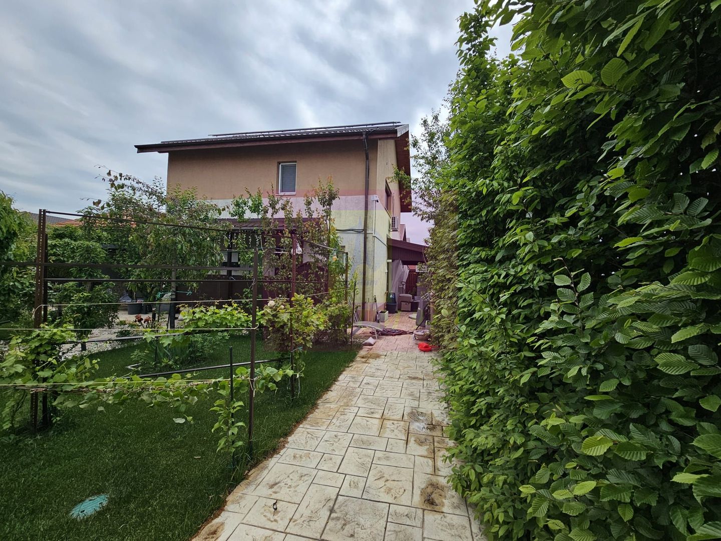 Casă 2019, P+1+pod, renovată, curte amenajată, aproape de pădure
