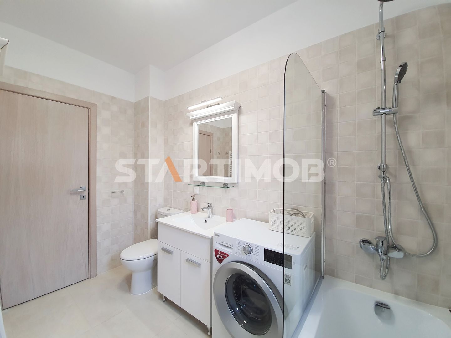 Apartament mobilat 3 camere cu parcare subterana