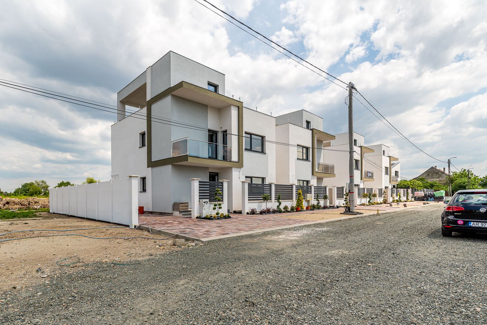 Imagine 1 - Casă nouă 2025 cu terasă rooftop – 5 camere, design modern, în Gai