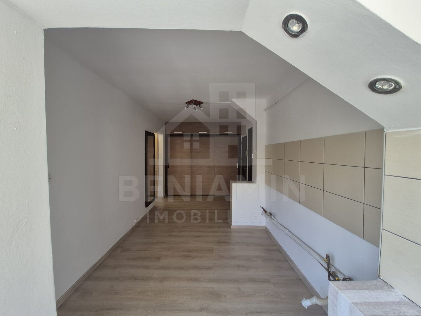 2 Camere decomandat etaj 1 49mp 1 Mai Centrala AC - imaginea 5