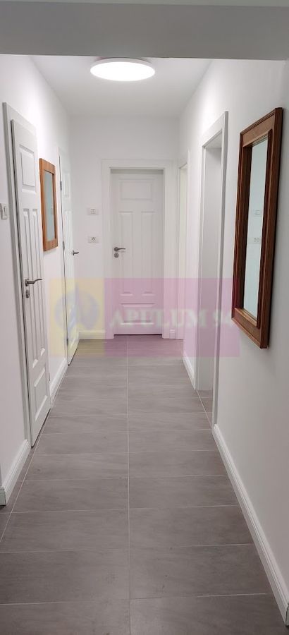 Vanzare apartament 3 camere in zona Unirii-Dambovita