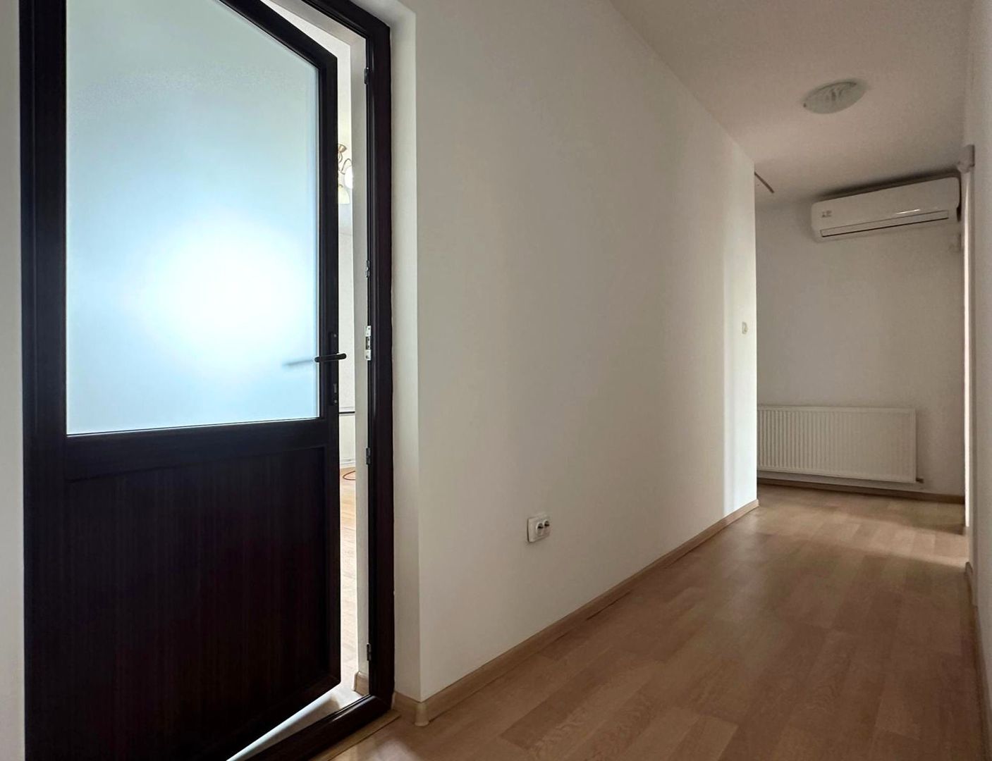 Inchiriere casă complet renovată cu 4 camere  Băneasa, Sector 1 - imaginea 8