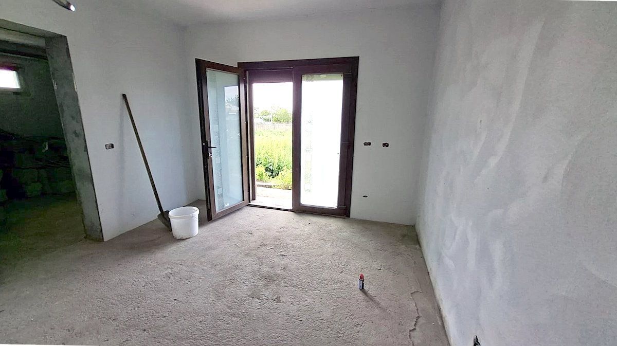 Casă tip vilă cu teren 2426 mp în Matca – oportunitate la 115.000 € - imaginea 6