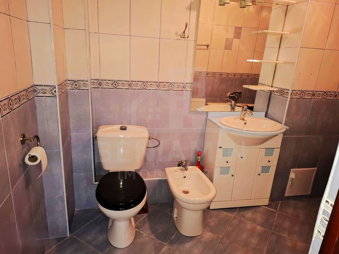 4 Camere - 80mp Etaj 1 Centrala - Loc de Parcare -  Zona Triaj-Harman - imaginea 8