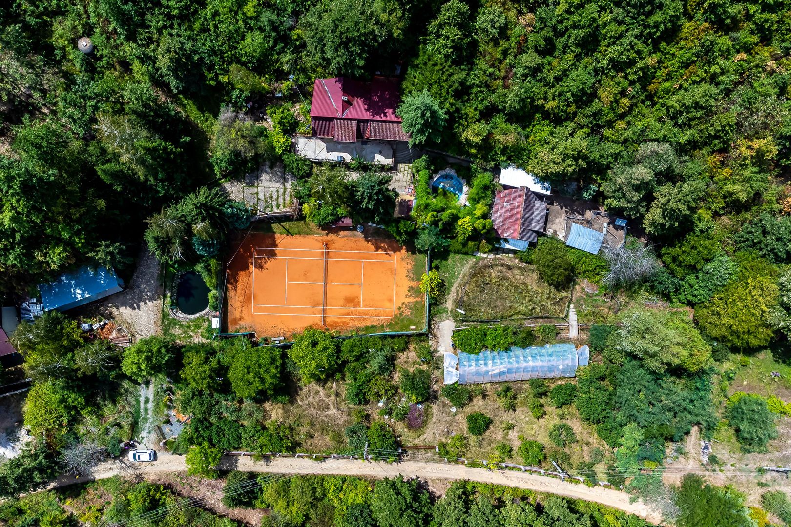 Imagine 2 - PROPRIETATE VÂNDUTĂ Casă conac cu 15.000 mp deal împădurit la Barațca,