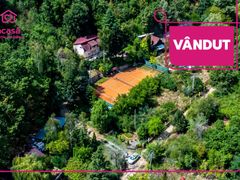 PROPRIETATE VÂNDUTĂ Casă conac cu 15.000 mp deal împădurit la Barațca,
