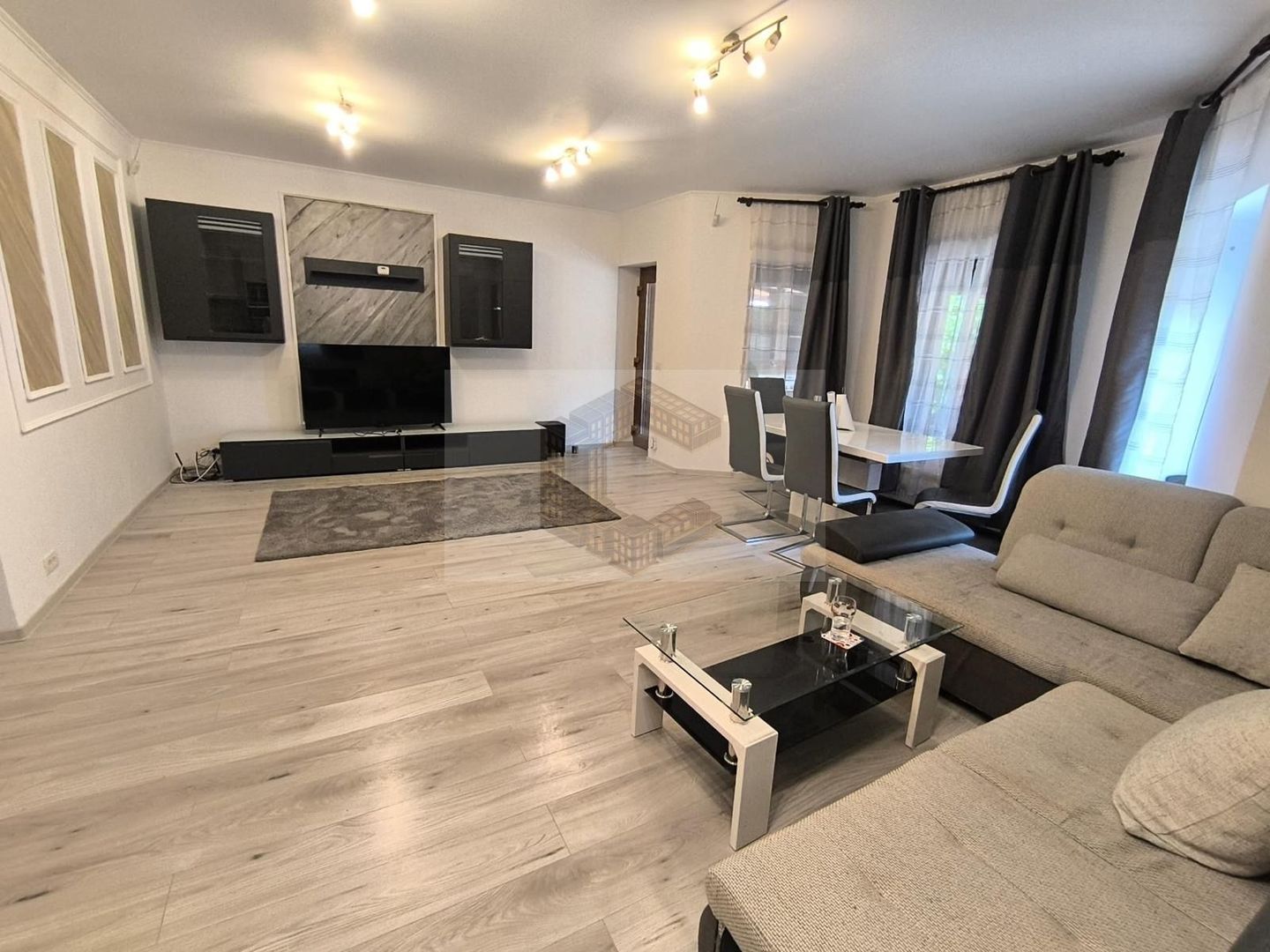 Duplex cu 5 camere și 3 bai, acces auto, Dumbrăvița