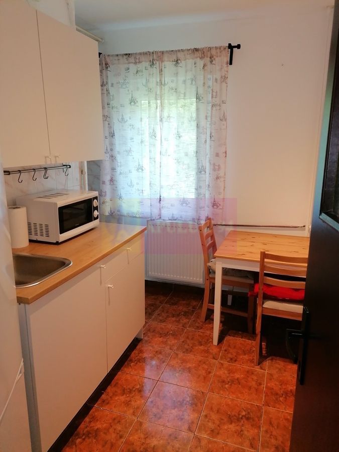 Garsoniera , Virtutii, Militari