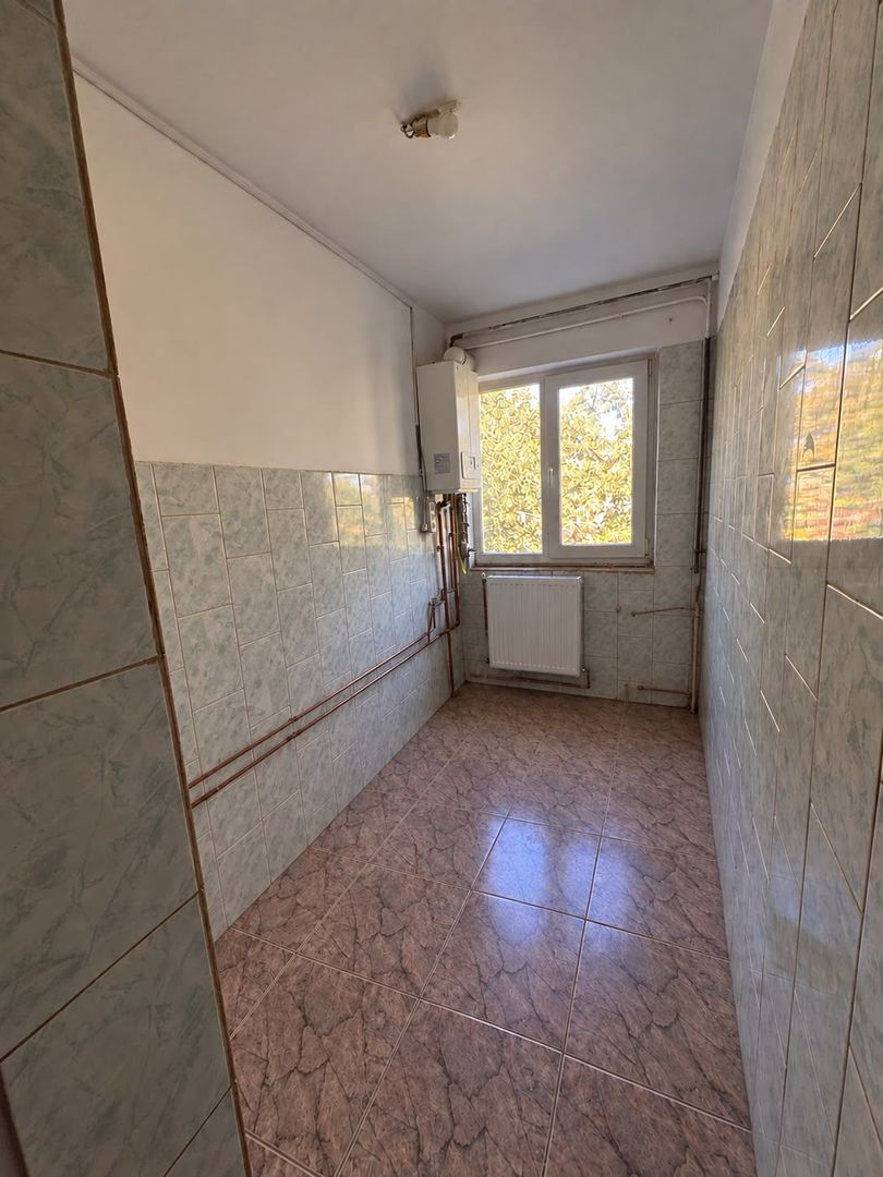Apartament 3 camere renovat, cu centrală proprie, zona Dacia - imaginea 3