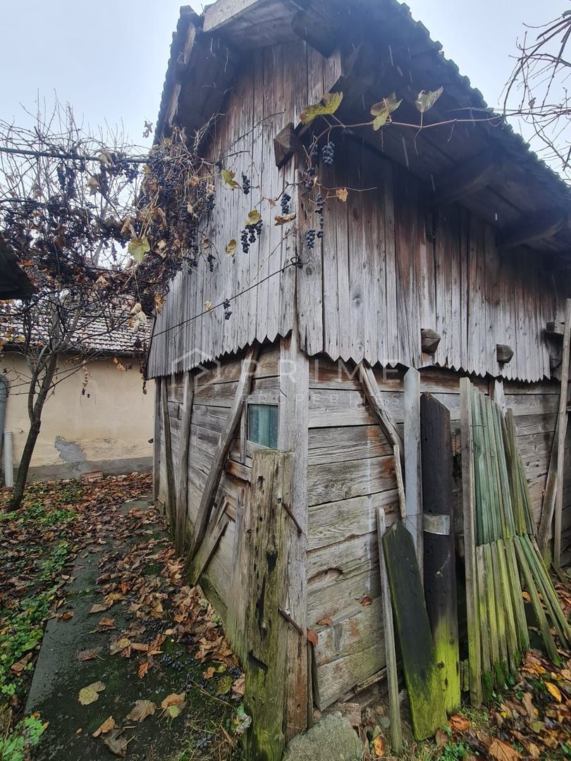 Casă cu teren de 1.000 m² – utilități complete, ideală pentru renovare - imaginea 6