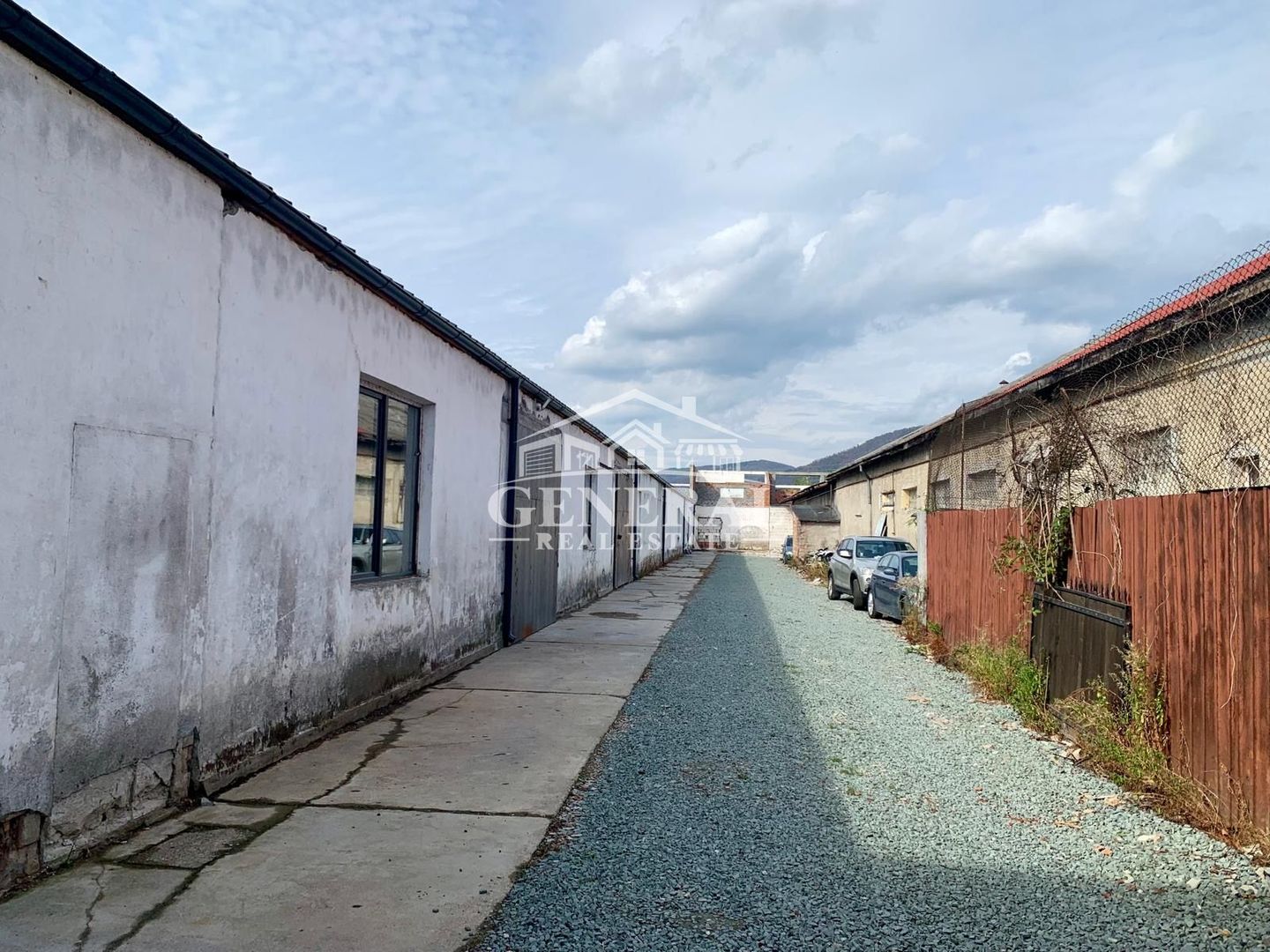 Hala de inchiriat pe Bd. Regele Mihai 150m2 si 300m2 pret /3Euro  /m2 - imaginea 3