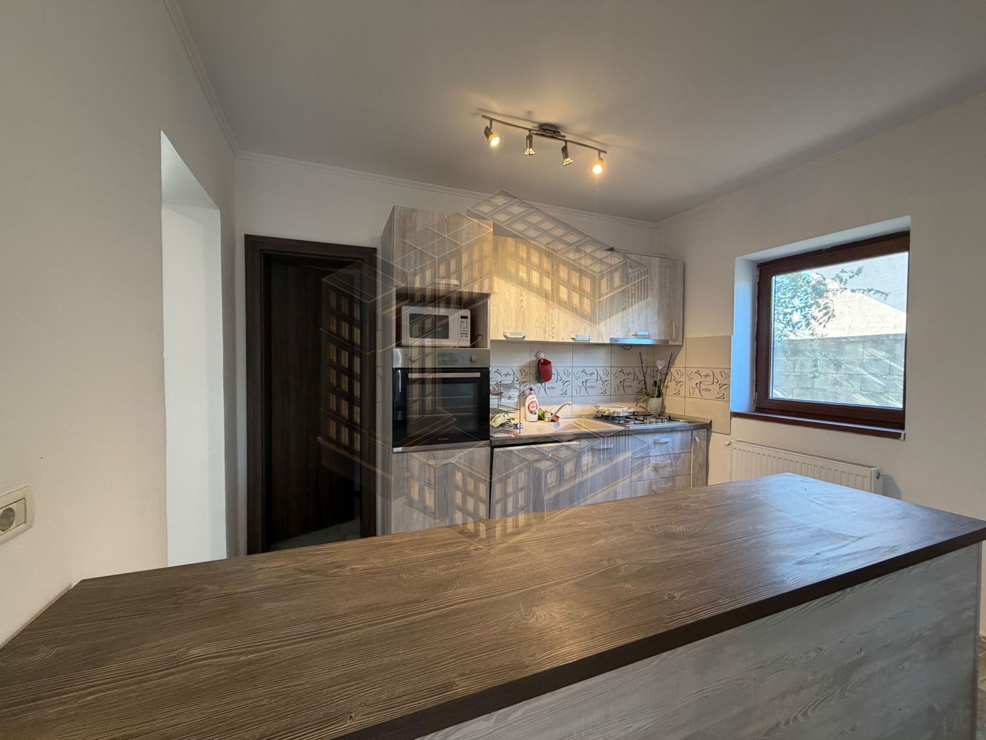 Duplex de vanzare,4 camere si 3 bai, acces auto, Dumbravita - imaginea 4