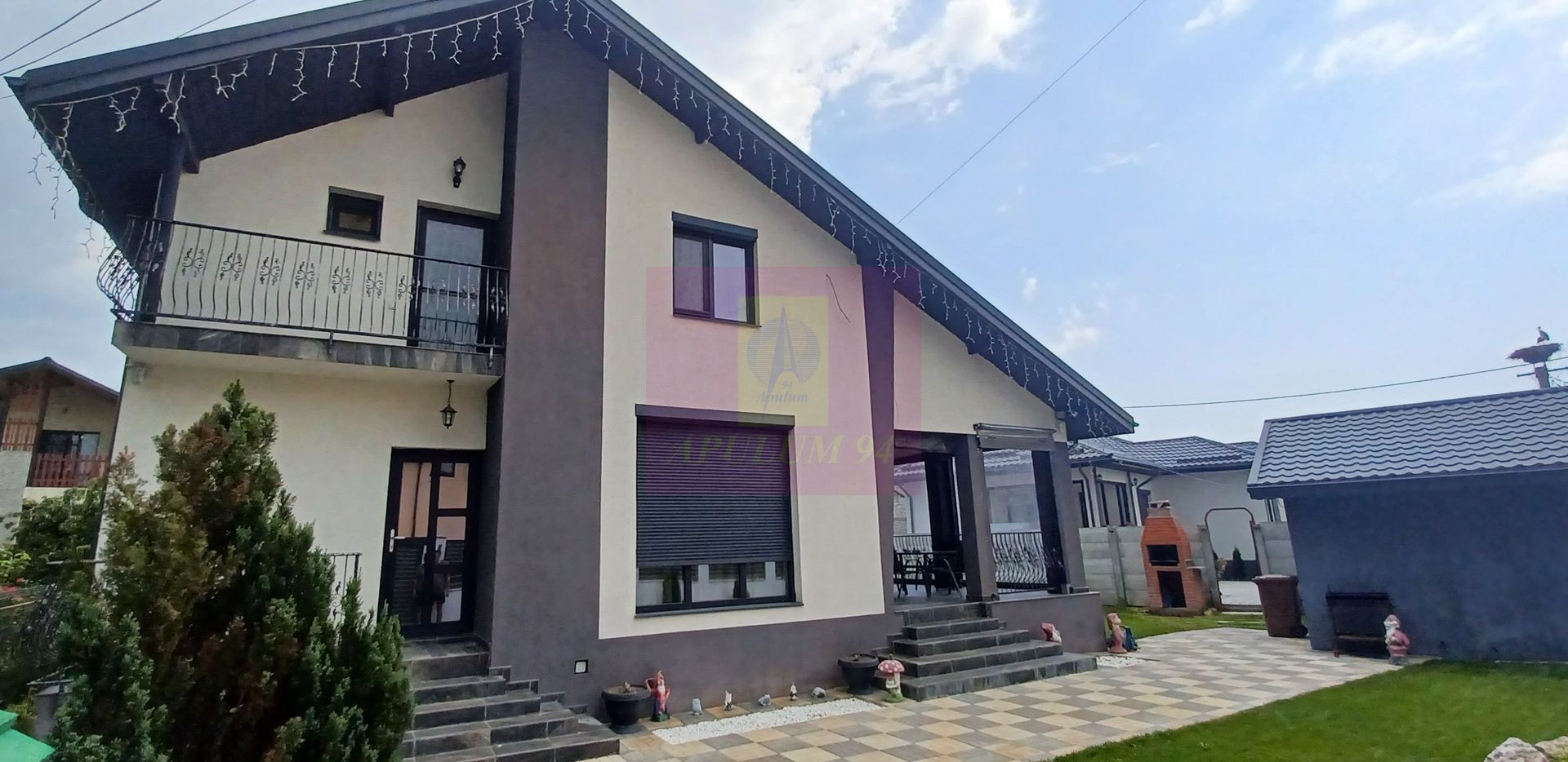 Săbăreni, casă P+1E, 137 mp utili, terasă, CT, pivniță, garaj, asfalt