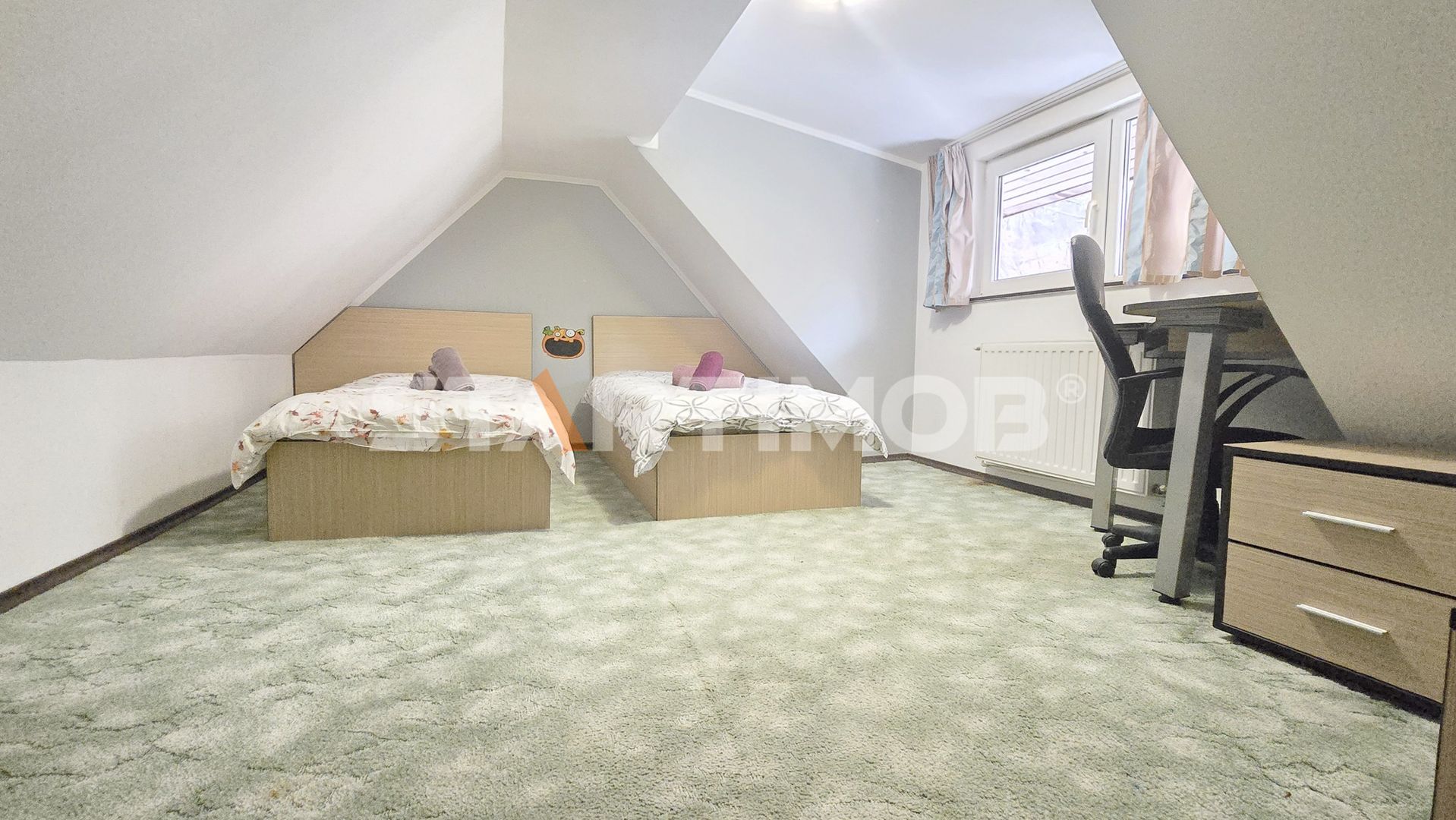 Apartament cu  trei camere la casa