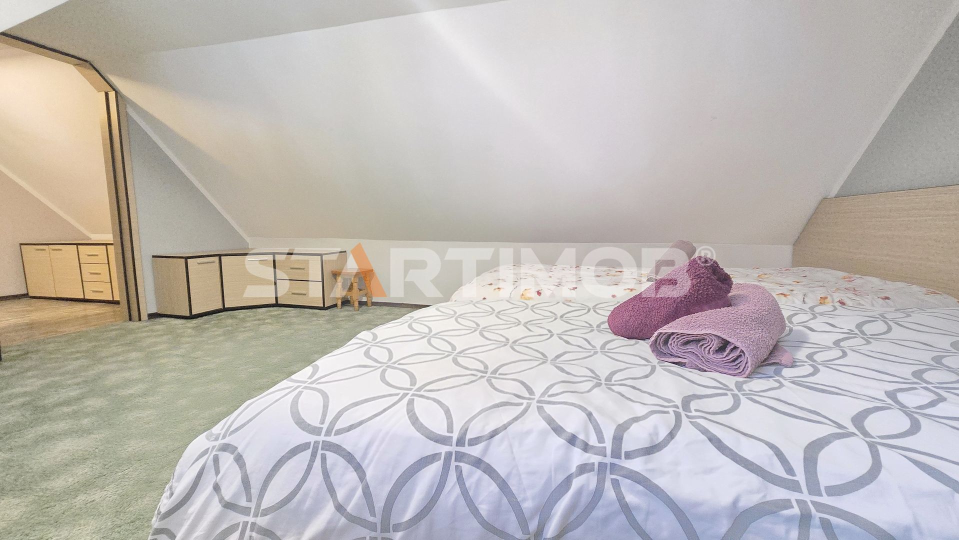 Apartament cu  trei camere la casa