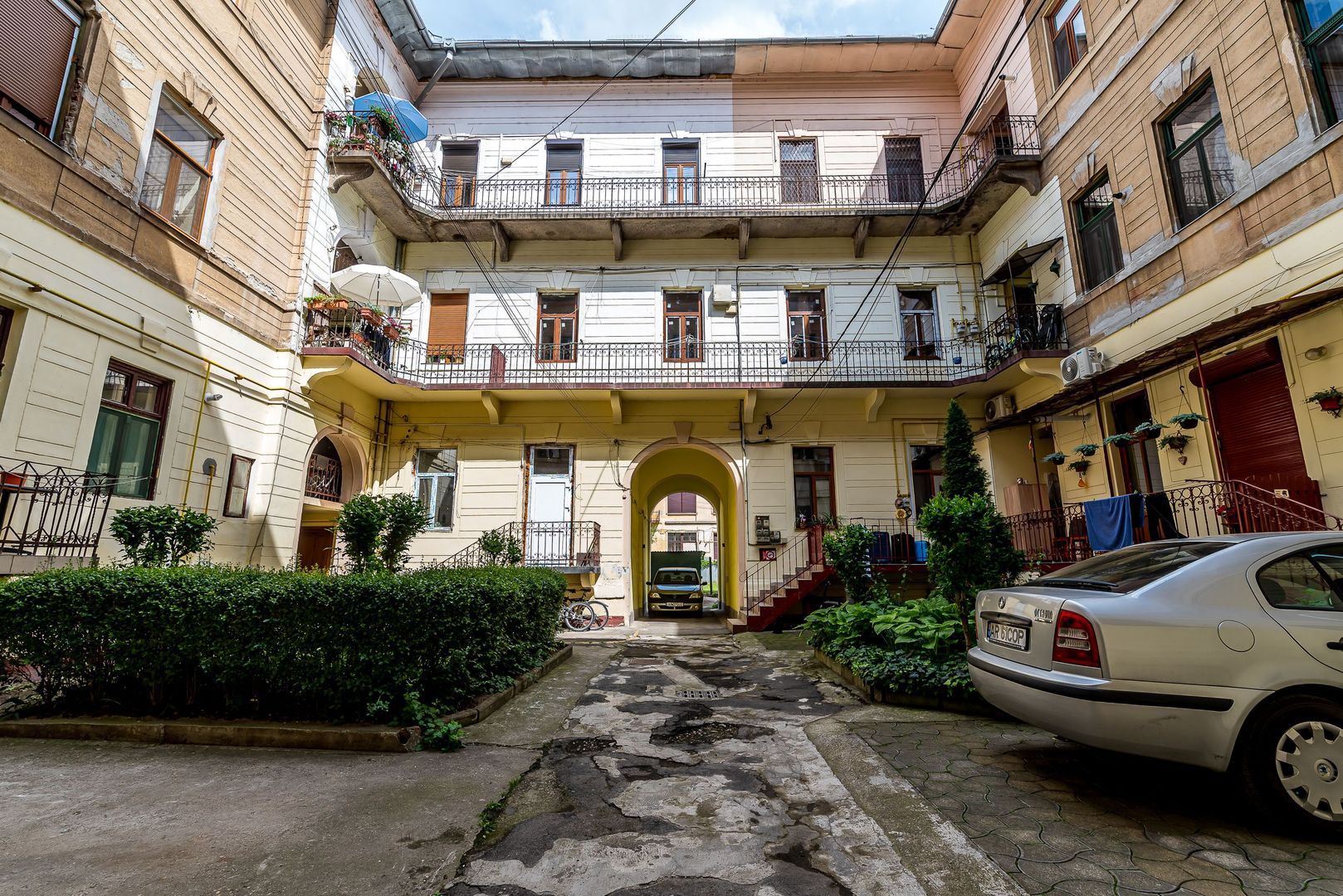 Imagine 2 - Rezervat Apartament 98 mp pe bulevardul Decebal, fatada renovata